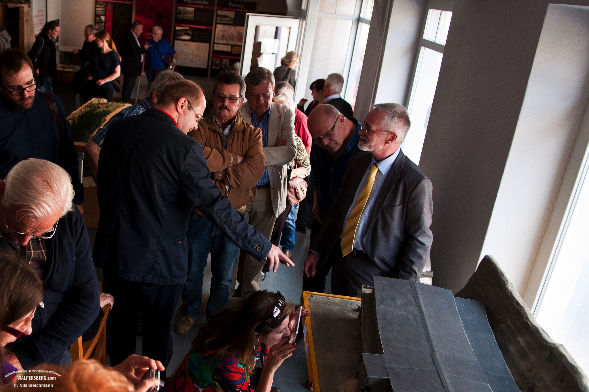 Detail van een vitrine in het documentatiecentrum