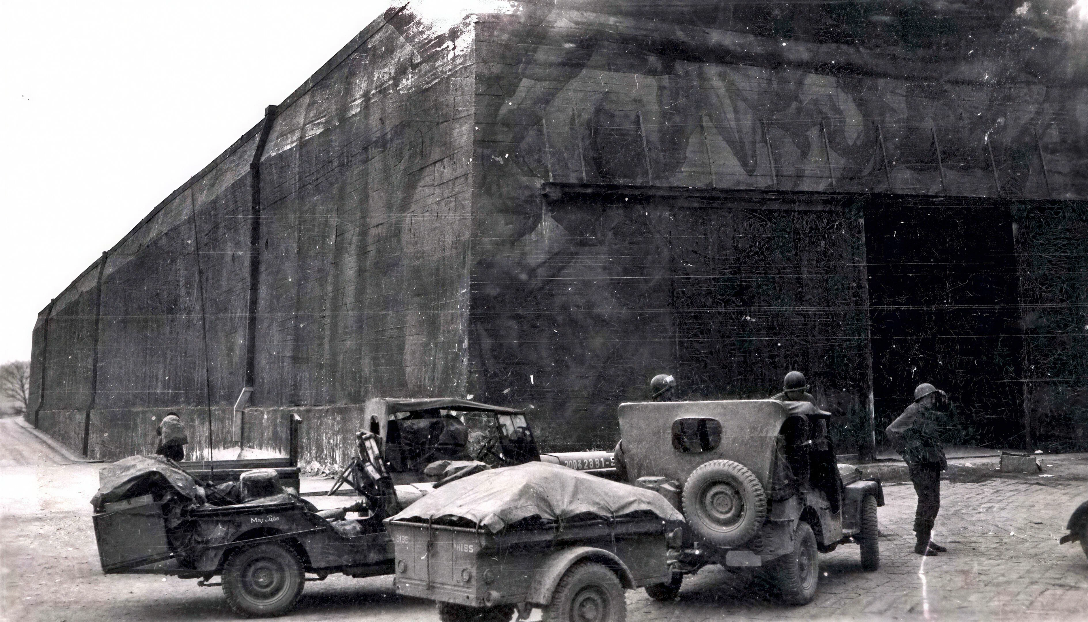 US-Soldat im Bunker 0 des Walpersbergs 1945